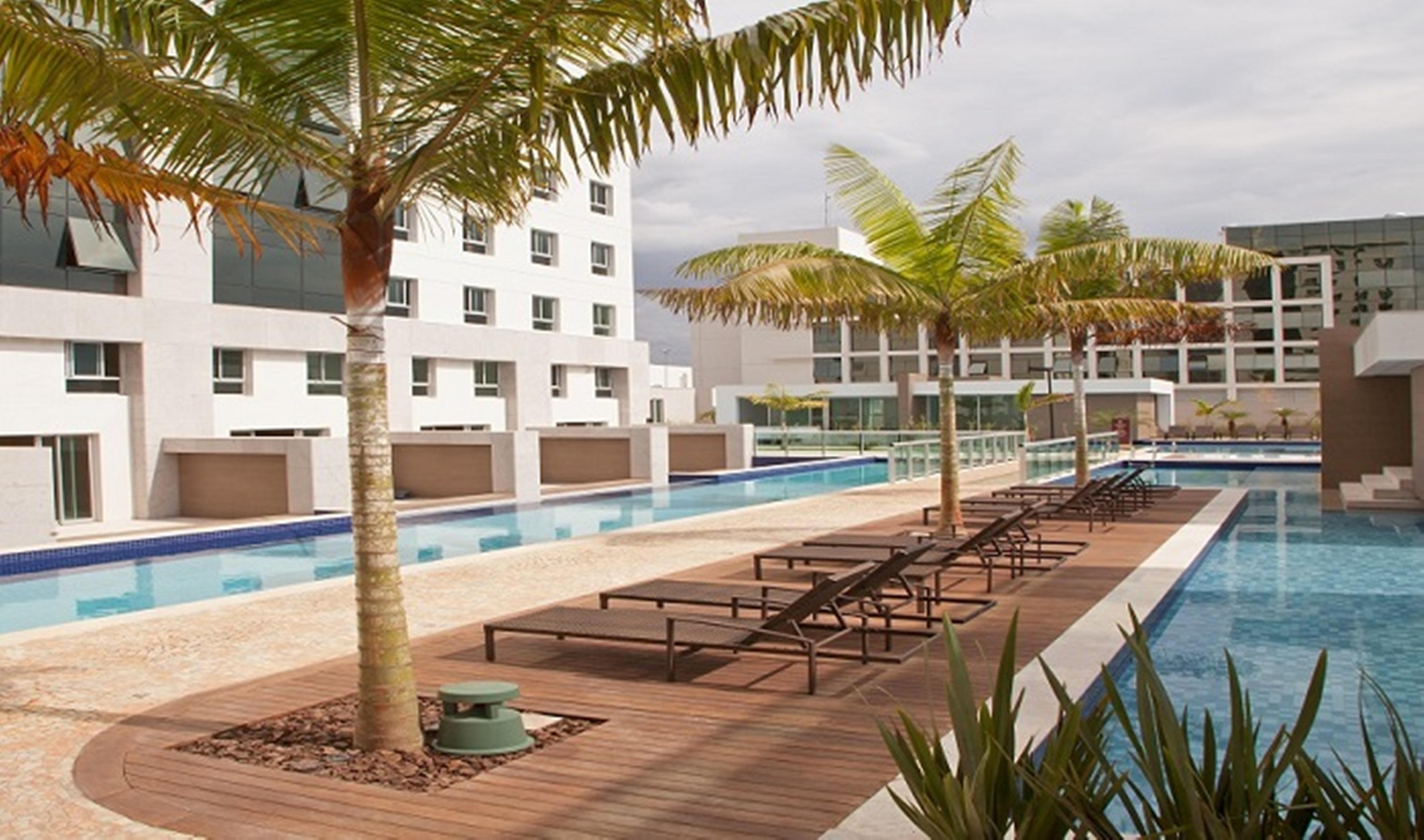 Jade Hotel Brasilia Candangolandia Kültér fotó The swimming pool at the hotel