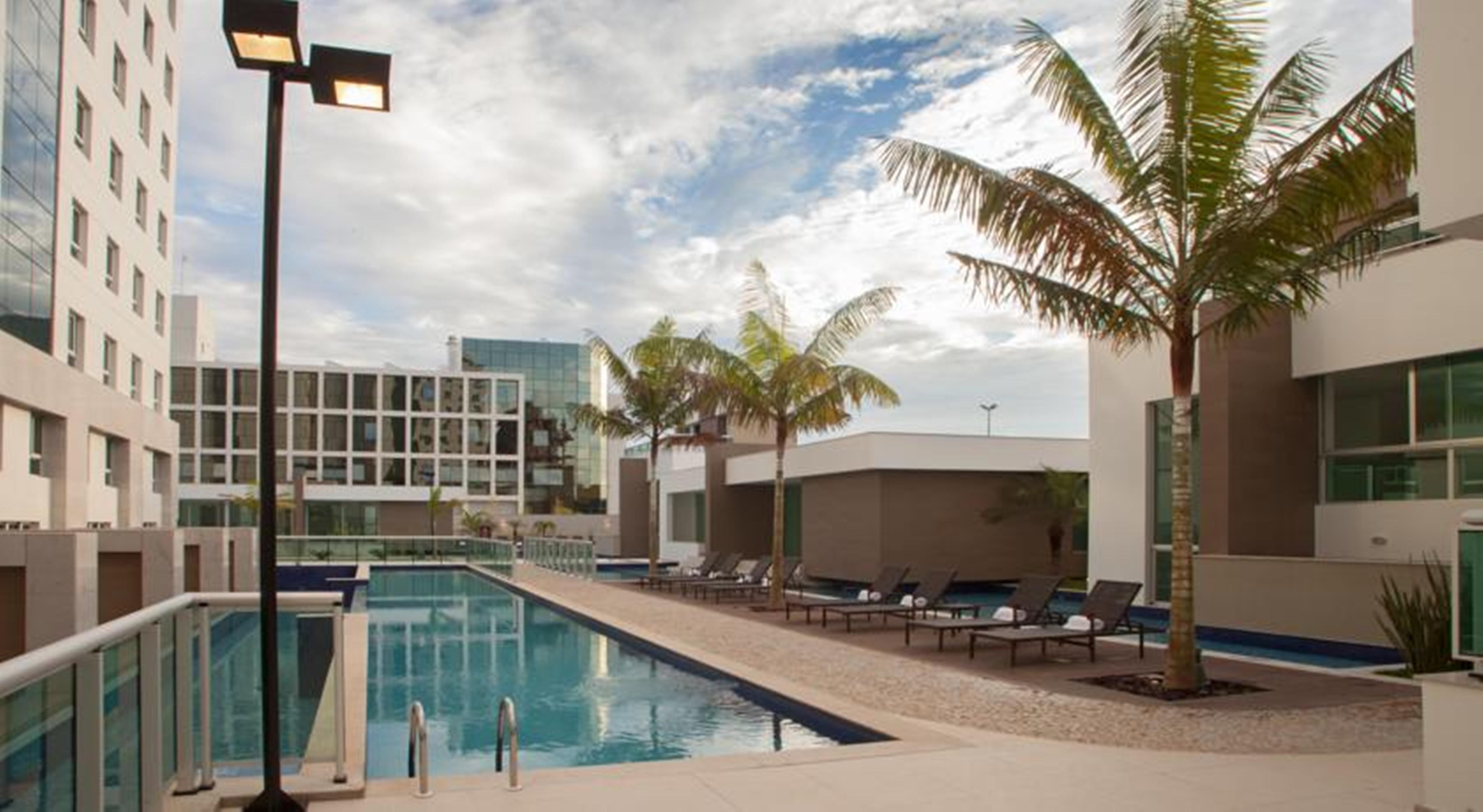 Jade Hotel Brasilia Candangolandia Kültér fotó The pool at the Hotel Indigo Scottsdale