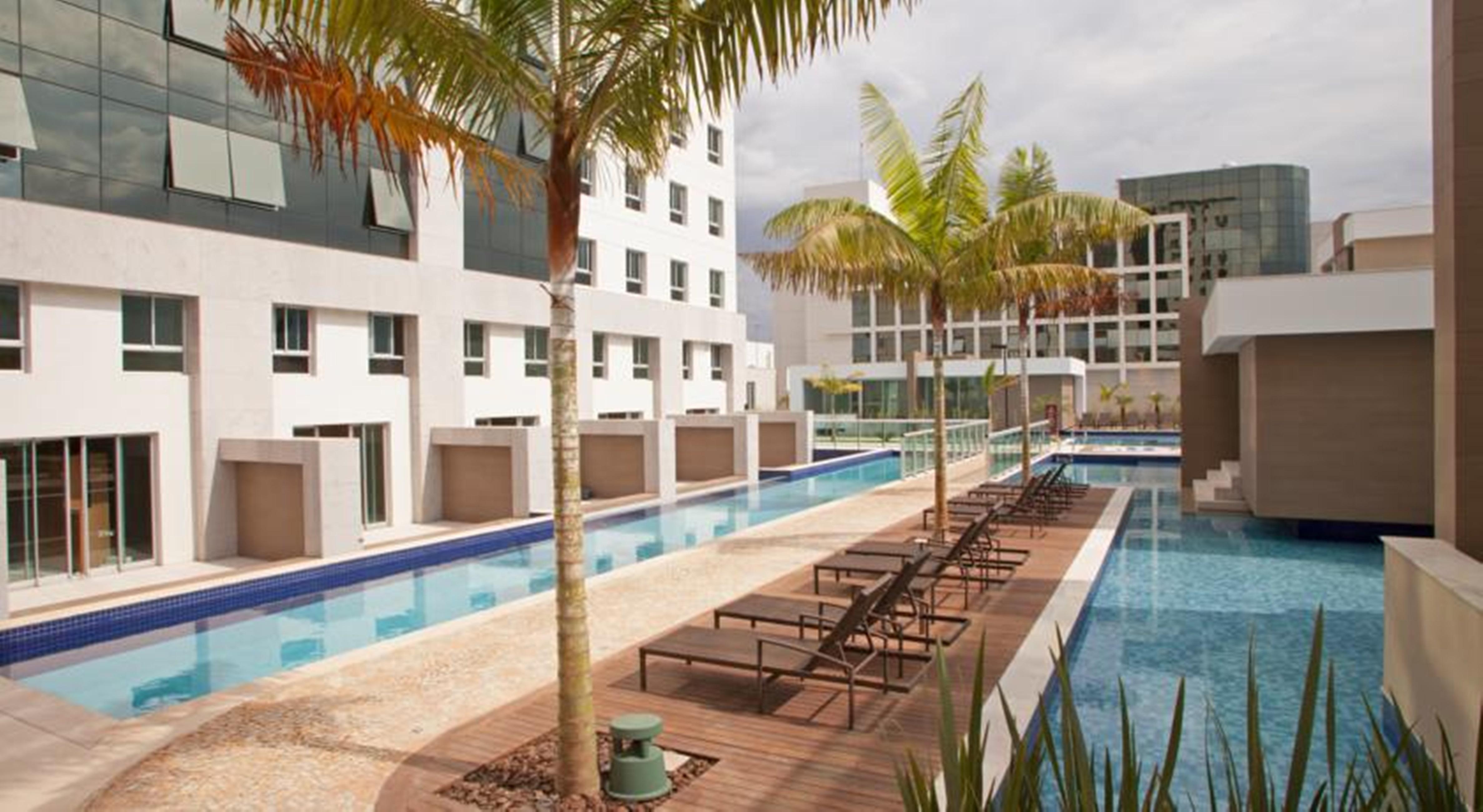 Jade Hotel Brasilia Candangolandia Kültér fotó The swimming pool at the hotel