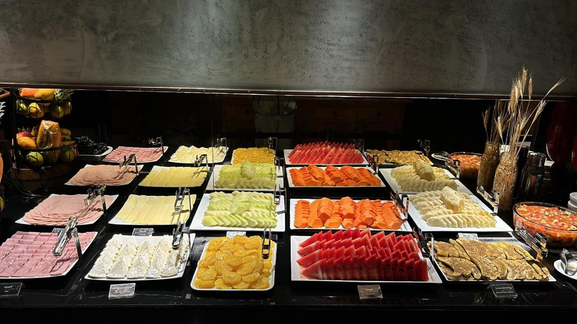 Jade Hotel Brasilia Candangolandia Kültér fotó A selection of cold cuts at a buffet