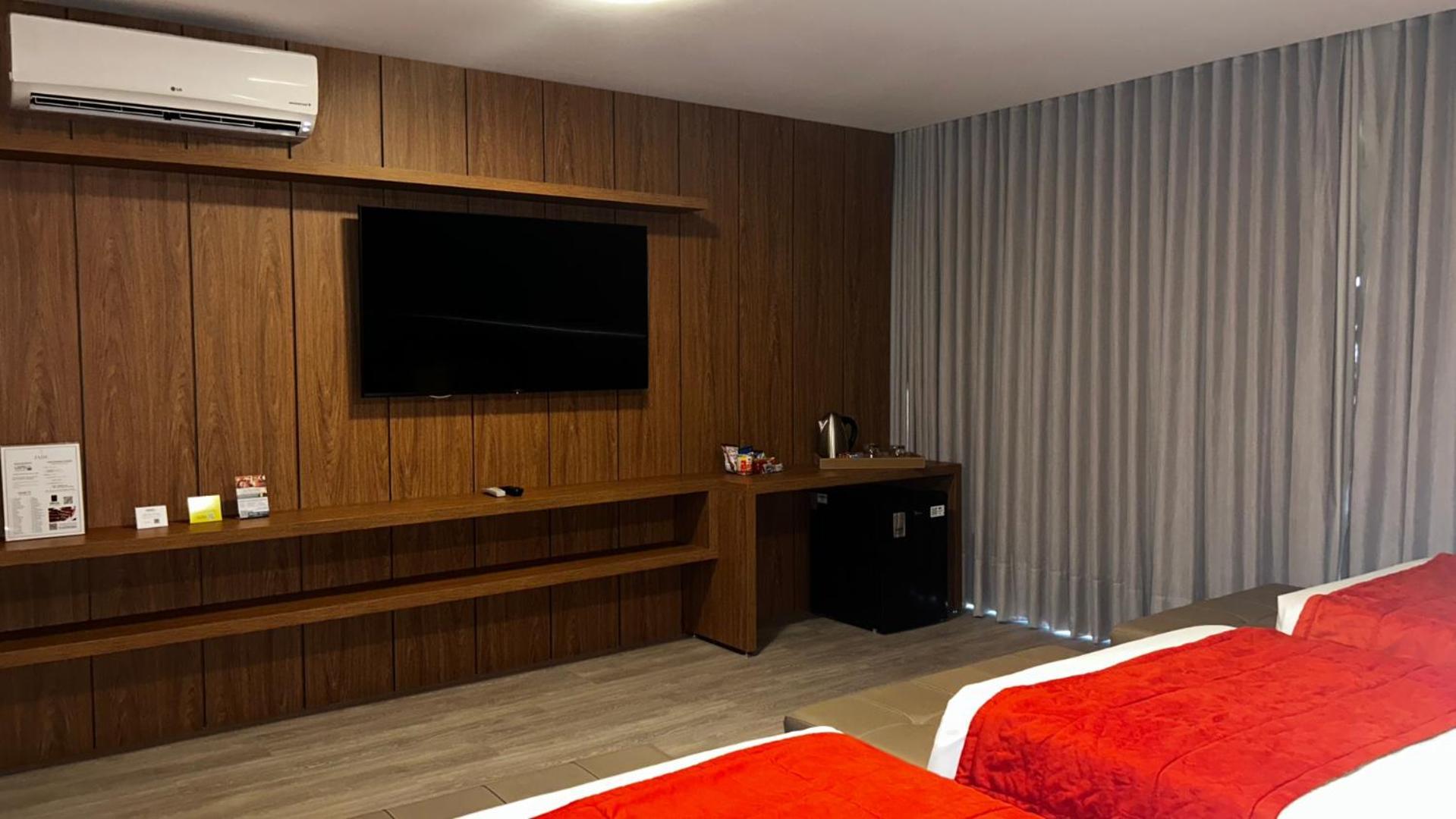 Jade Hotel Brasilia Candangolandia Kültér fotó A room at the hotel