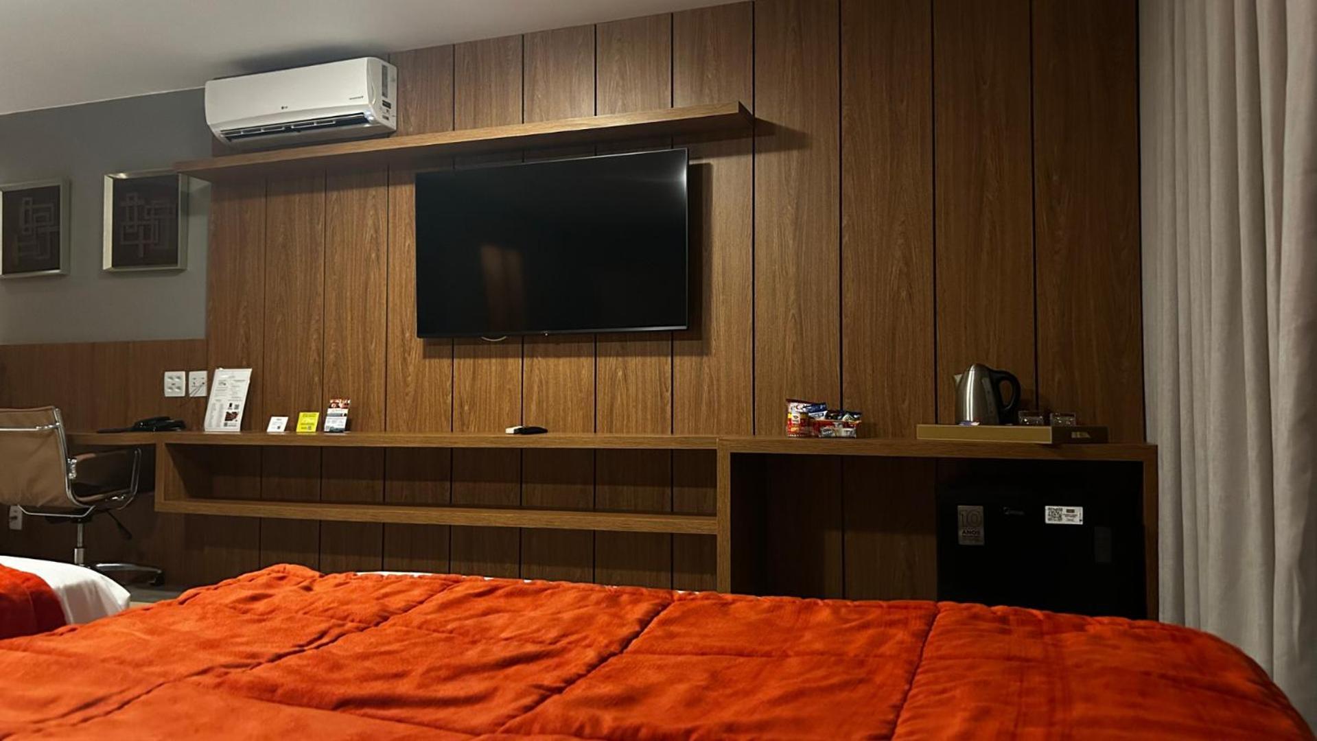Jade Hotel Brasilia Candangolandia Kültér fotó A television in a hotel room